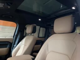 Land Rover Defender Hybrid 2025