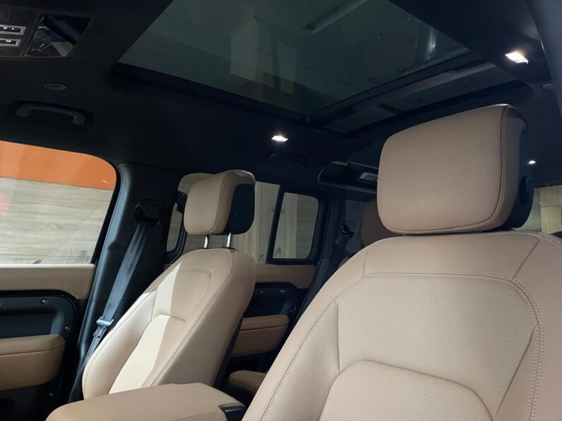 Land Rover Defender Hybrid 2025