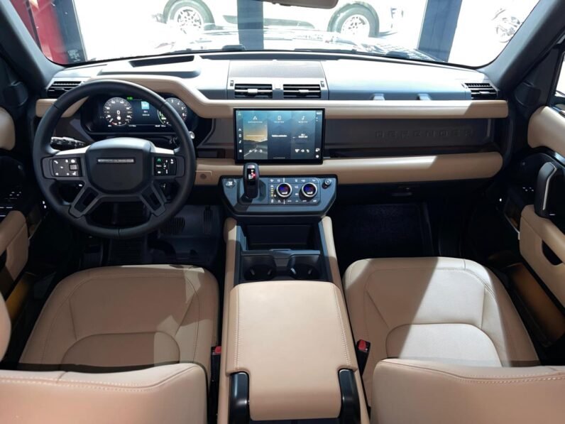 Land Rover Defender Hybrid 2025