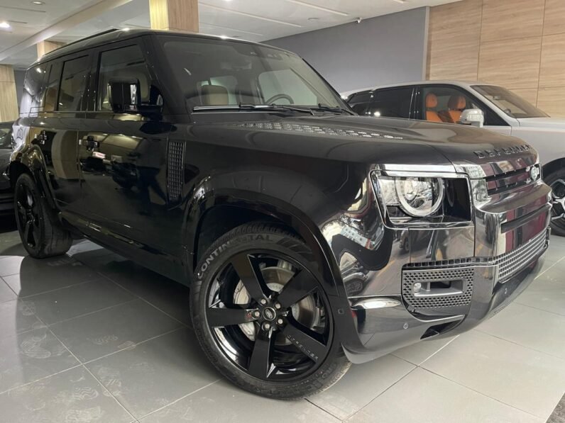 Land Rover Defender Hybrid 2025