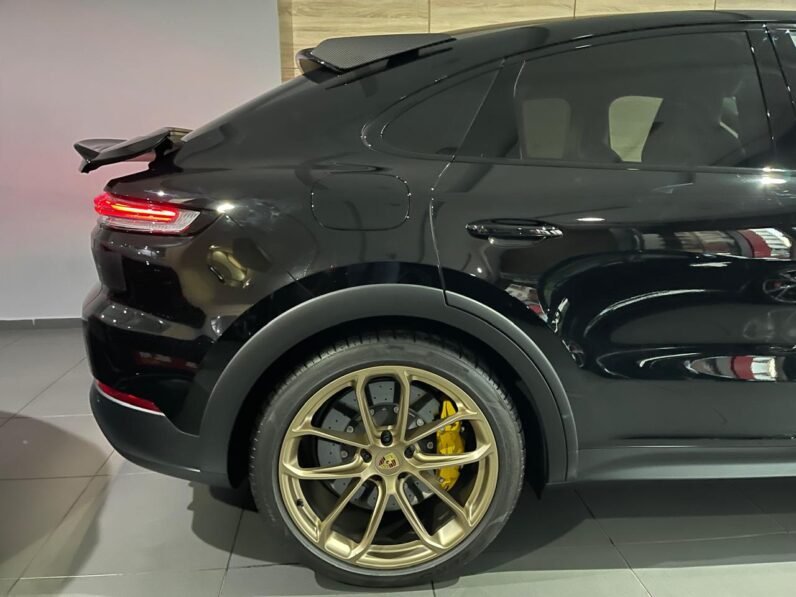Porsche Cayenne Turbo E-Hybrid 2025