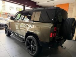 Land Rover Defender 2025