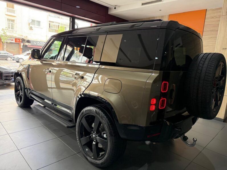 Land Rover Defender 2025