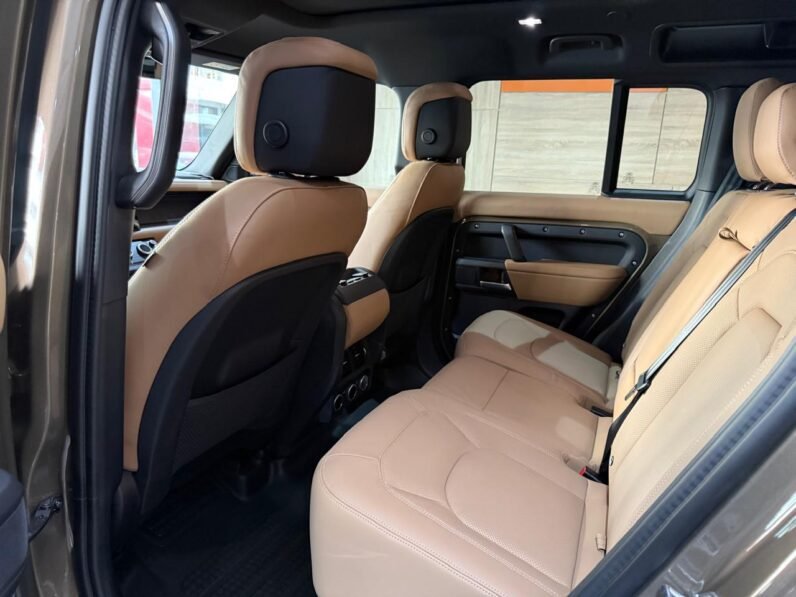 Land Rover Defender 2025