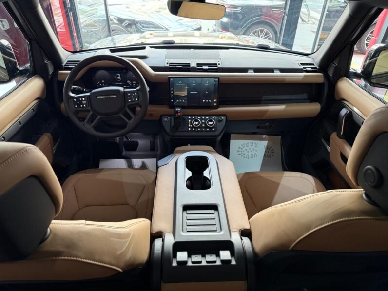 Land Rover Defender 2025