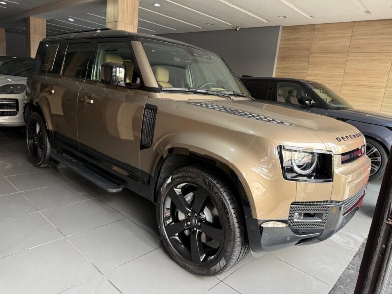 Land Rover Defender 2025